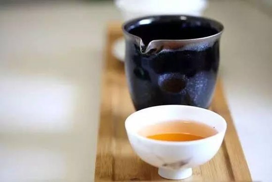 白茶的功能与感化_白茶最奥妙的功能